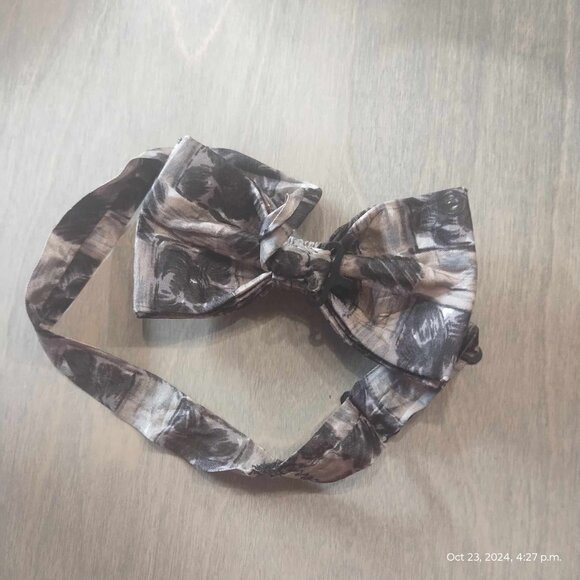 Adjustable upcycled bow tie mountain artist in Revelstoke‎ Greys Black classic - Picture 3 of 4